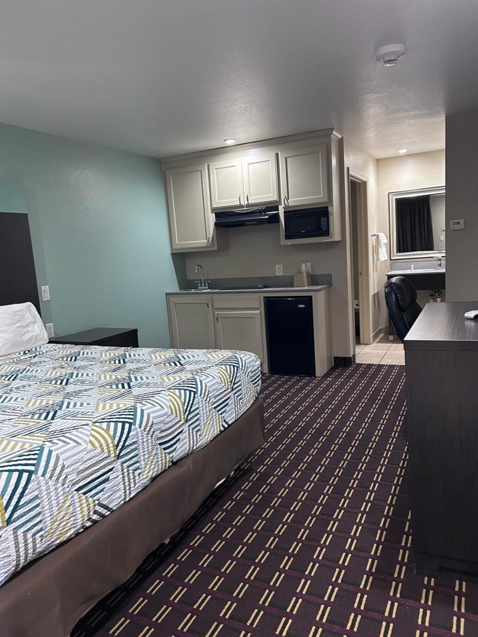 Kitchen or kitchenette, Bedroom
