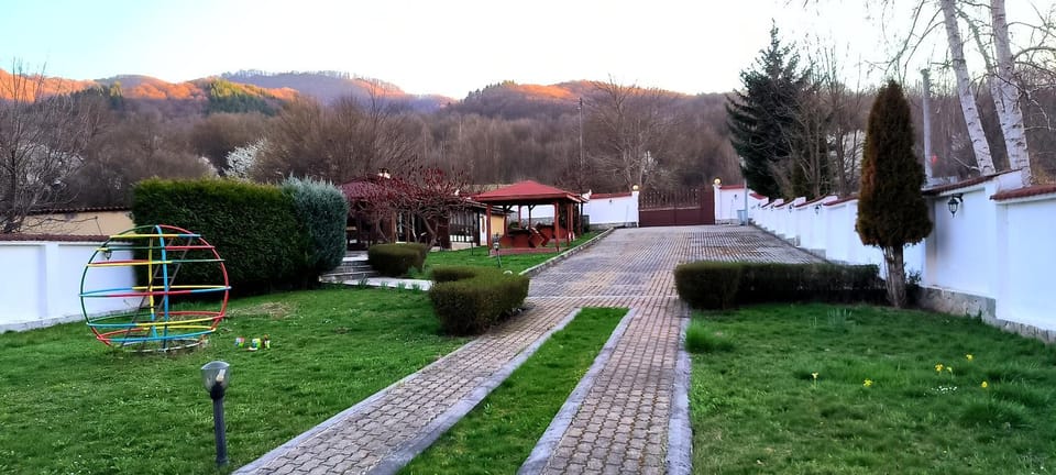 Garden, Garden view, Mountain view