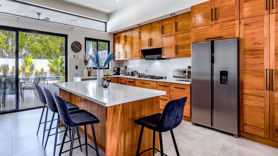 Patio, Kitchen or kitchenette, Dining area