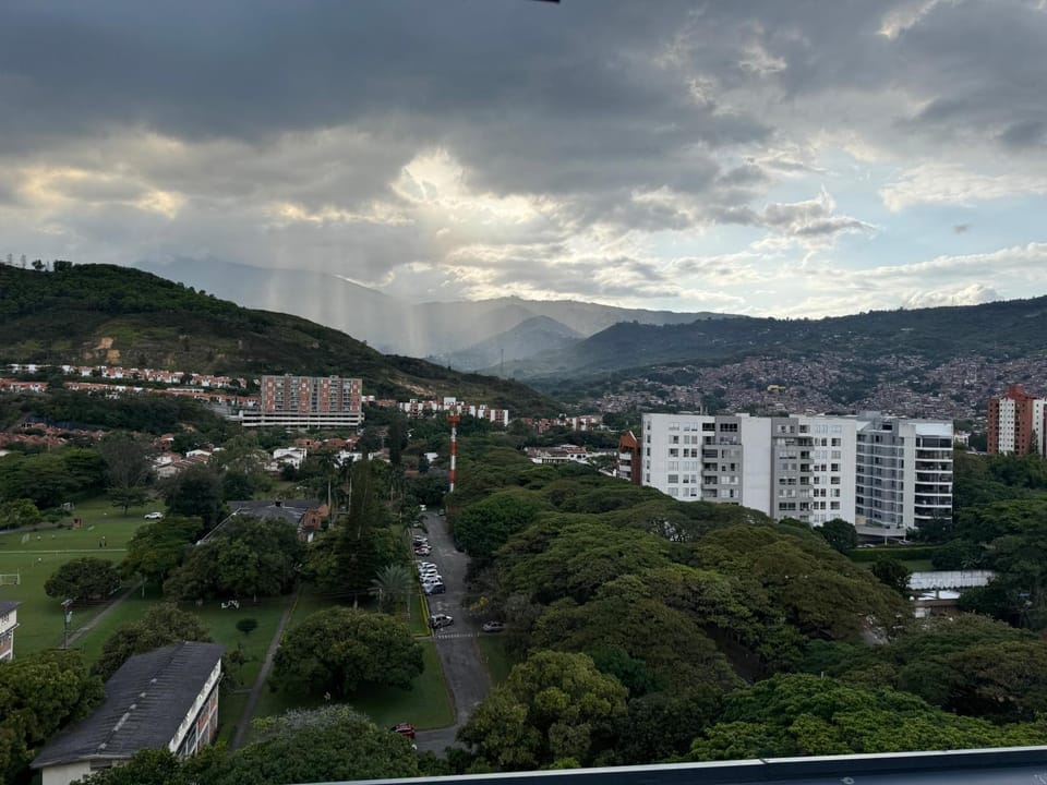 Moderna suite con vista increíble a los farallones Apartment in Cali