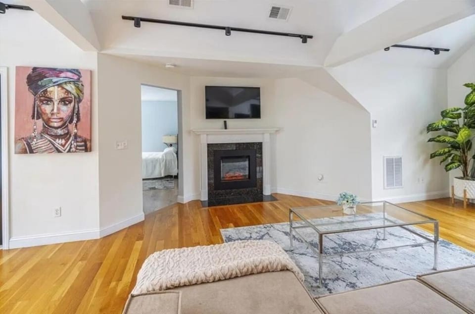 GorgeousWestwood Apartment in Norwood