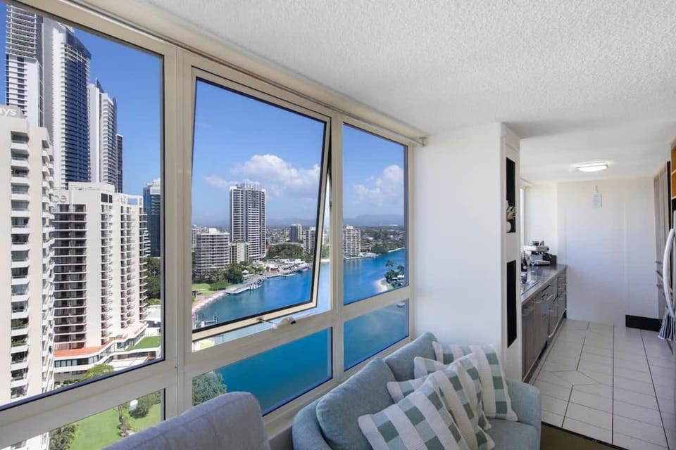 Natural landscape, View (from property/room), Kitchen or kitchenette, Living room, Seating area, River view