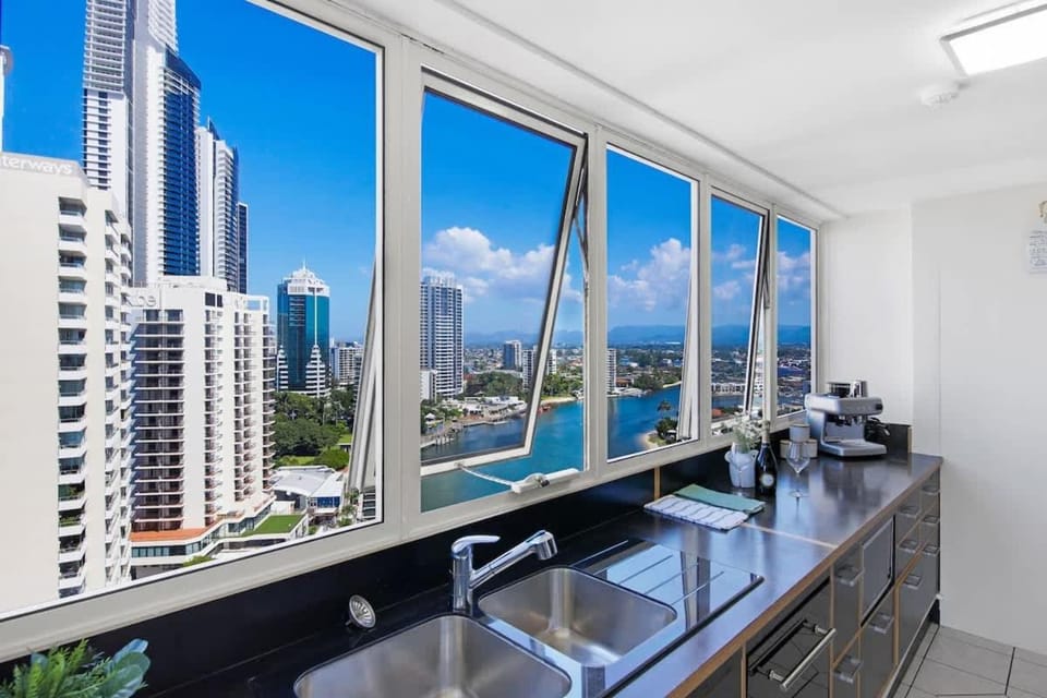 Natural landscape, View (from property/room), Kitchen or kitchenette, City view