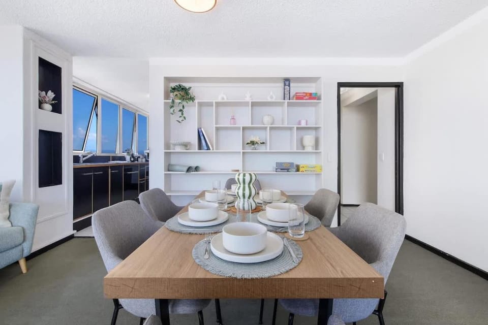 Kitchen or kitchenette, Seating area, Dining area