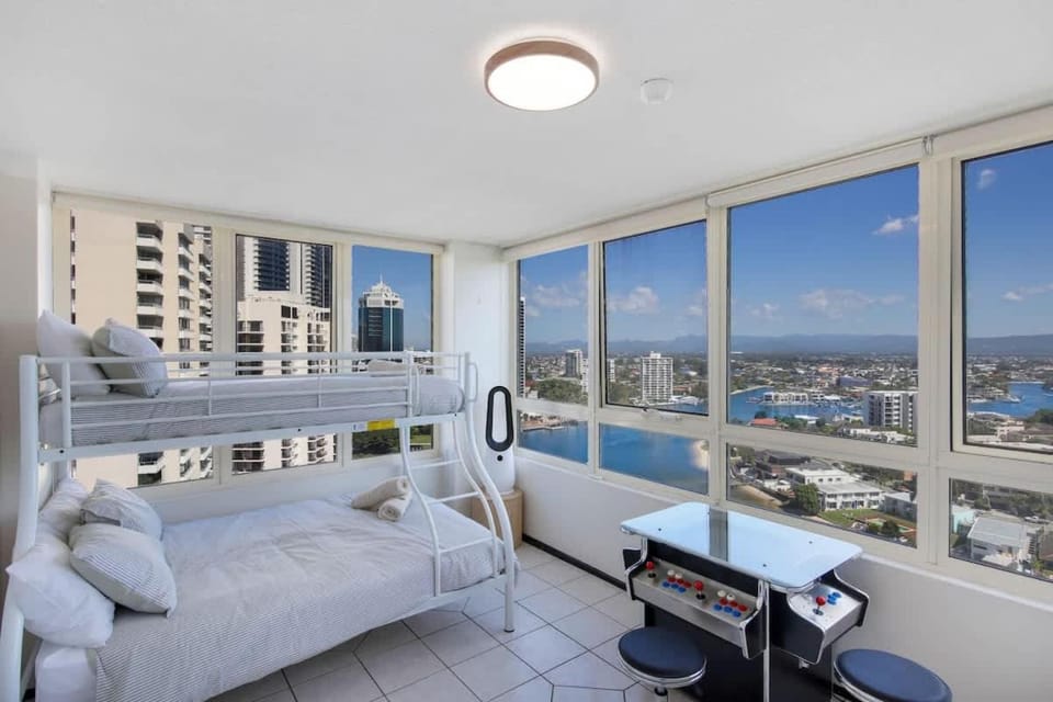 Bed, Natural landscape, View (from property/room), Photo of the whole room, Bedroom, City view