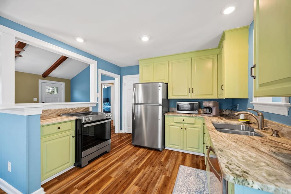 Family Beach House - Sleeps 6 - 2 Blks - 6 Parking House in Virginia Beach