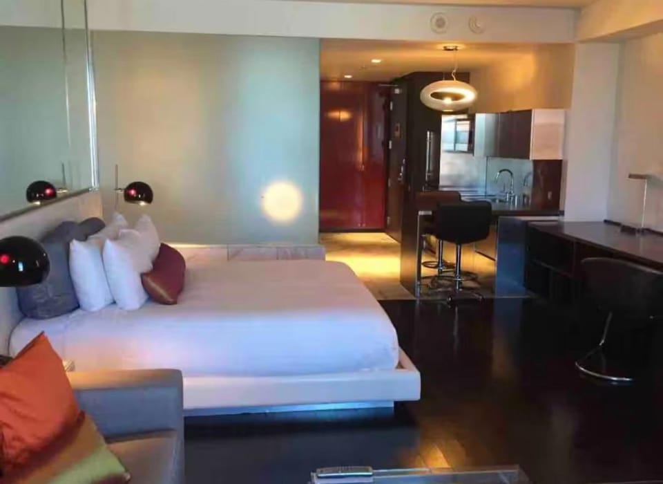 Palms Place Condo with strip view Hotel in Paradise