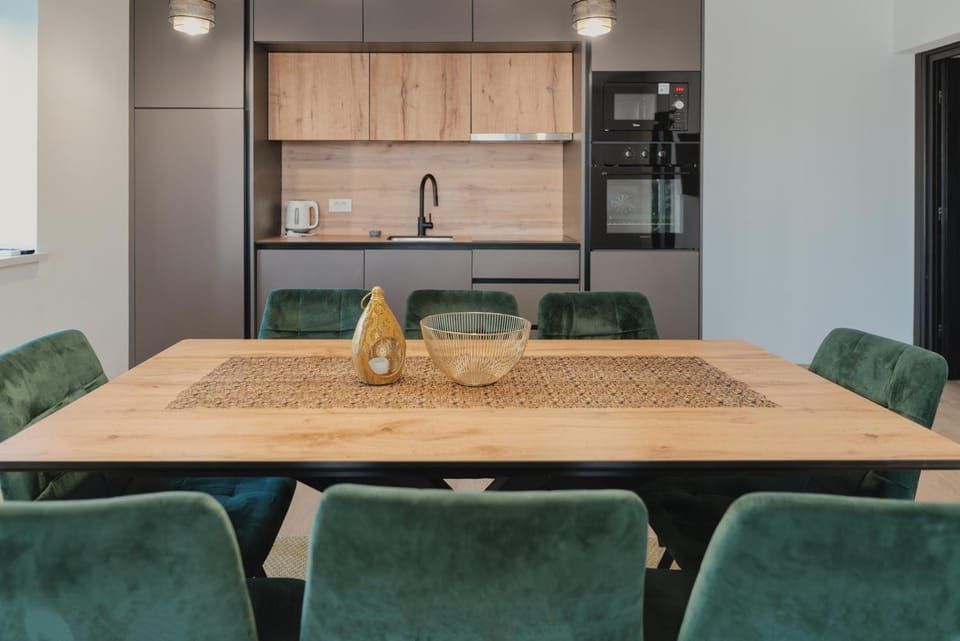 Dining area, kitchen