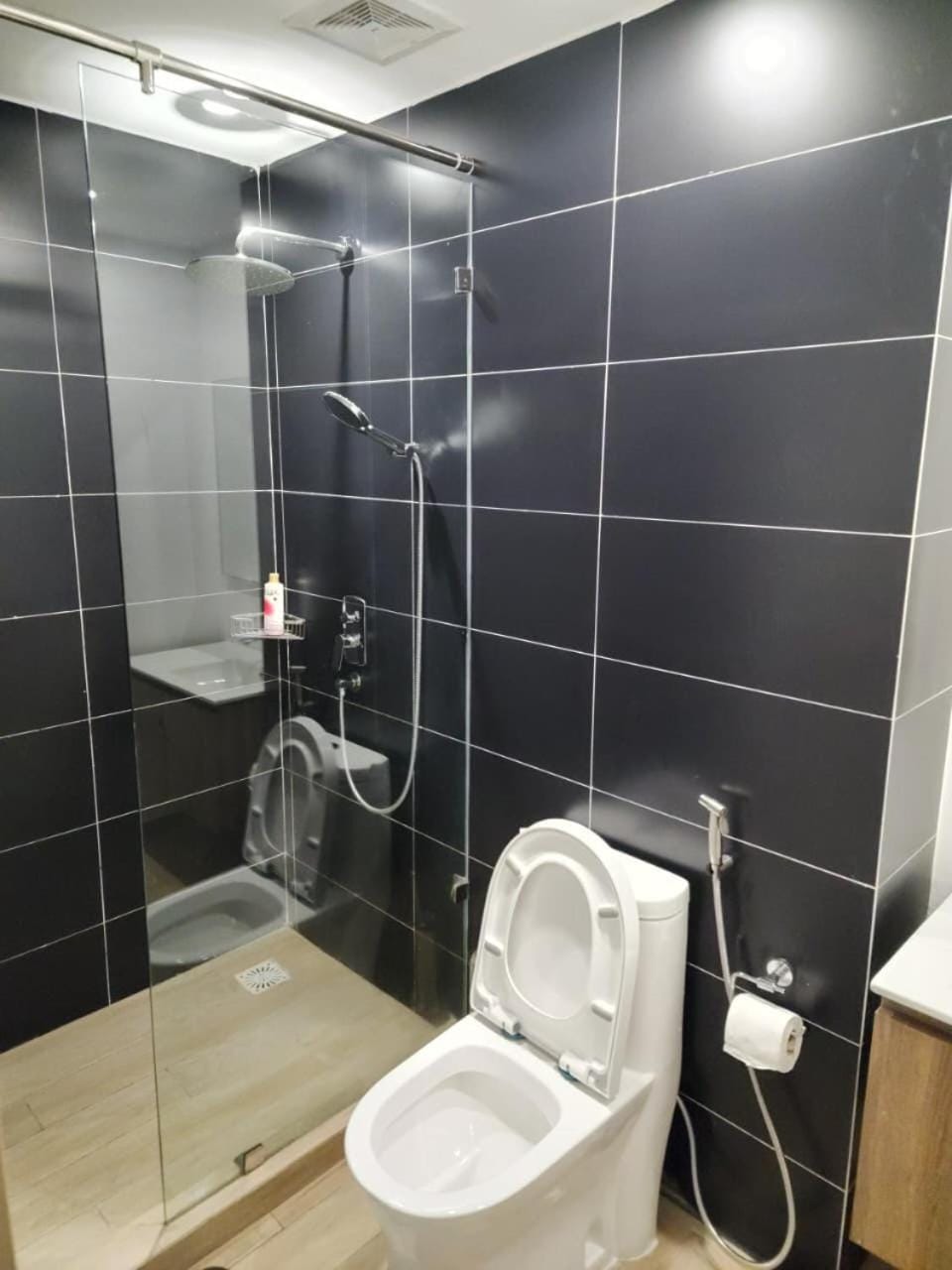 Modern Luxury Apartment Fast Wi-Fi Pool Gym Balcony Apartment in Nairobi County