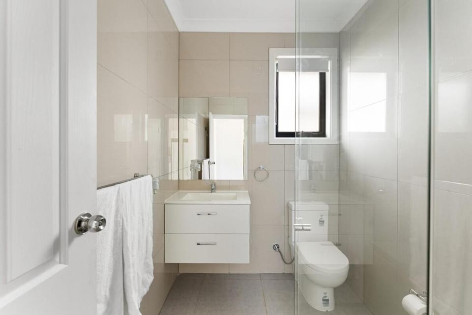 Toilet, Bathroom, towels