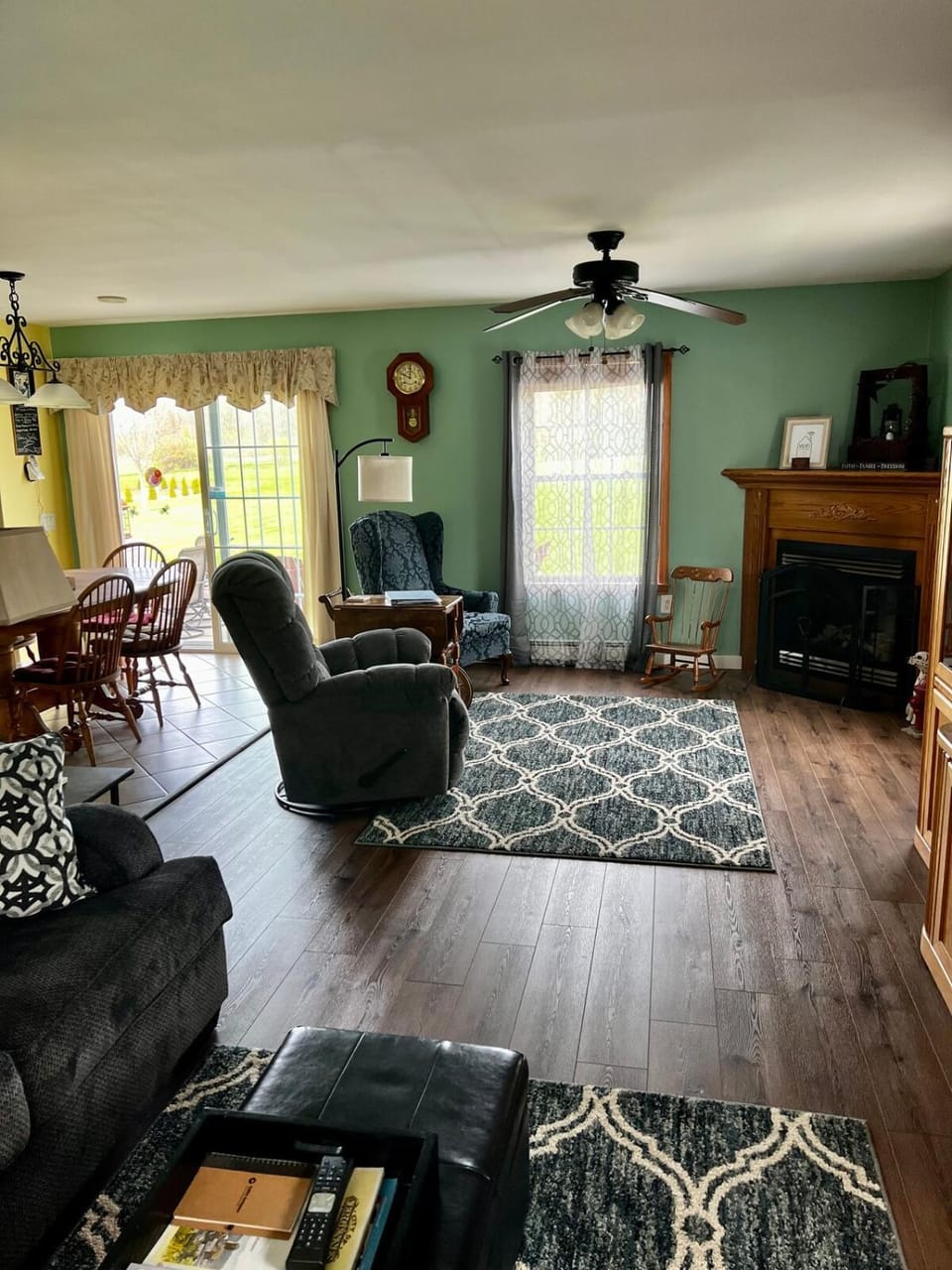 Seating area, fireplace