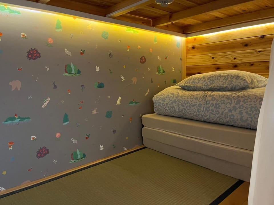 Bedroom, bunk bed