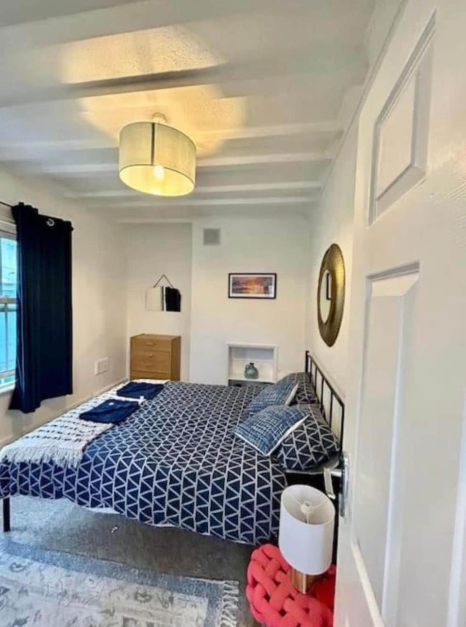 Bed, Photo of the whole room, Bedroom