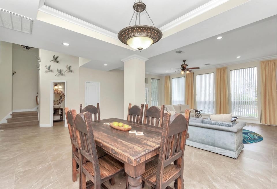 Living room, Dining area, Dinner, Family