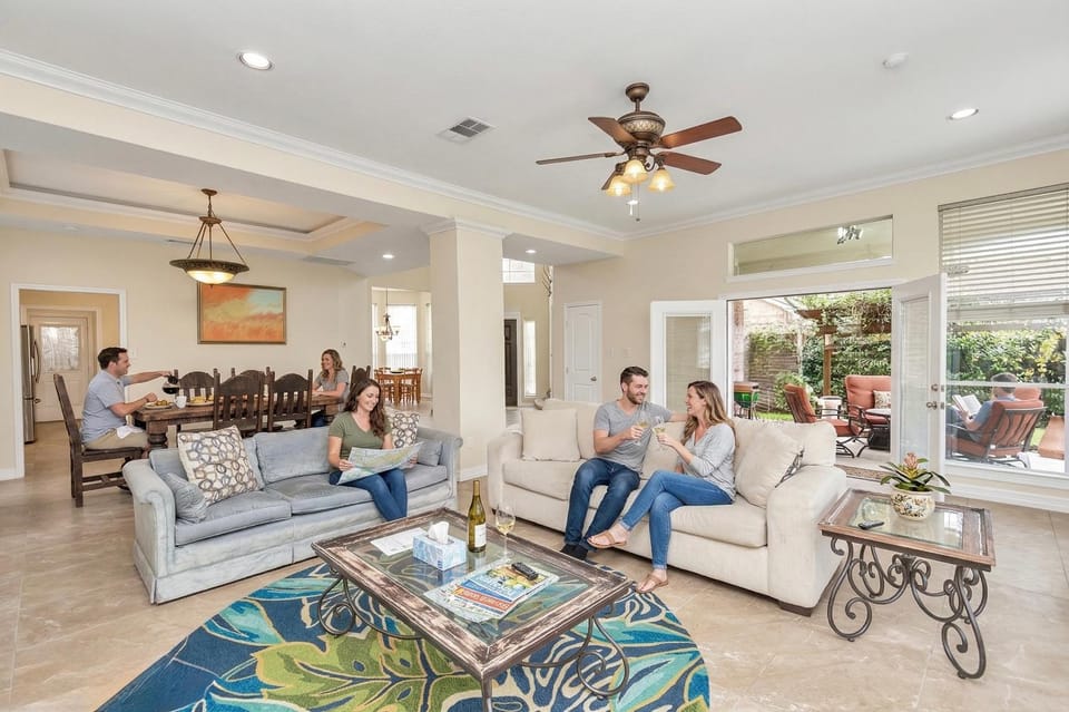 Patio, Living room, Pool view, Dinner, Family