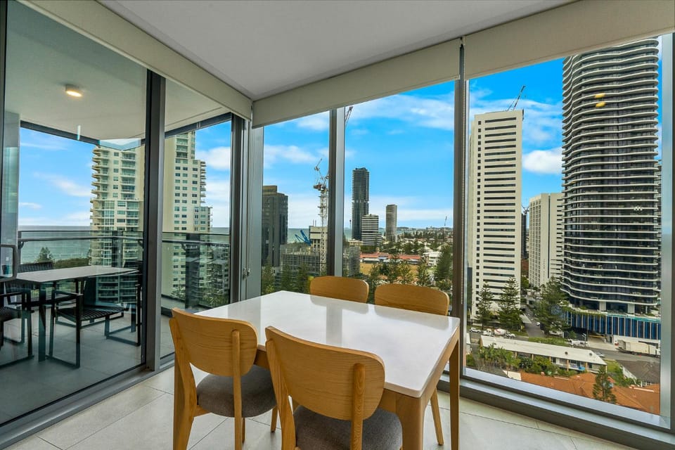 Broadbeach Ocean View Luxury Residences - The Signature Apartment in Gold Coast
