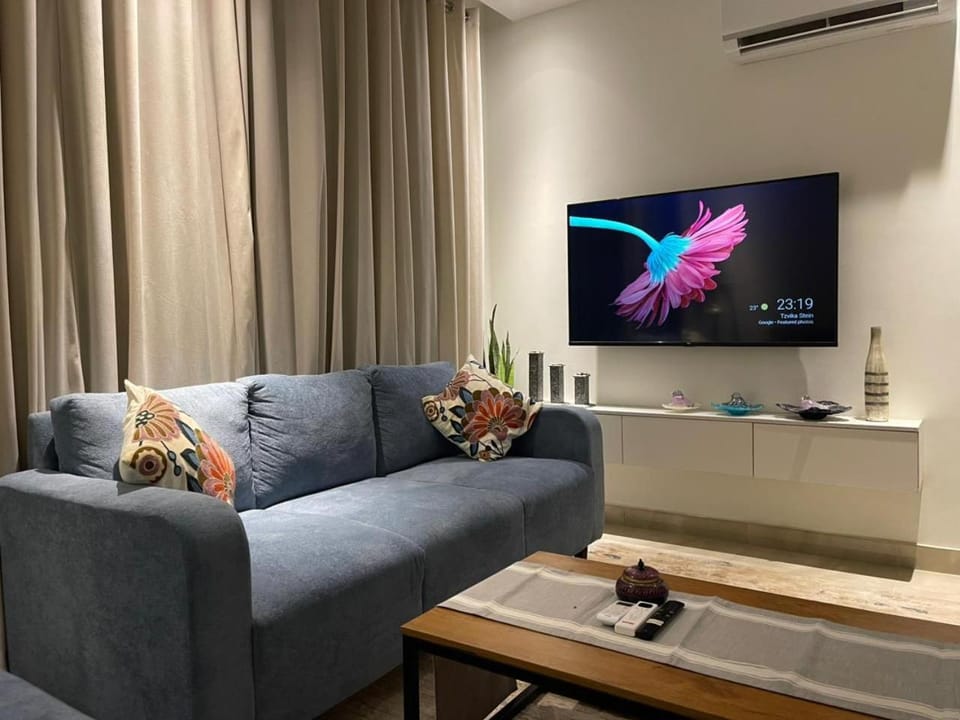 TV and multimedia, Seating area, Evening entertainment