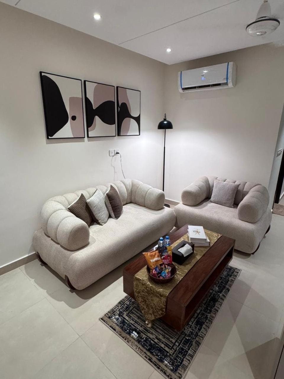 Living room, fireplace, air conditioner