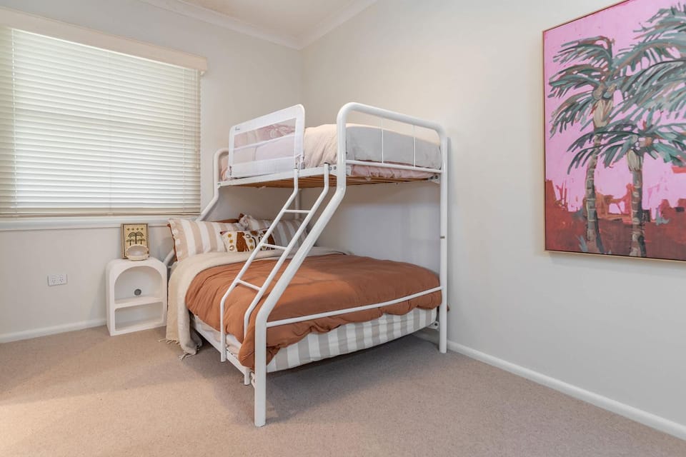 Bed, Photo of the whole room, Bedroom, bunk bed