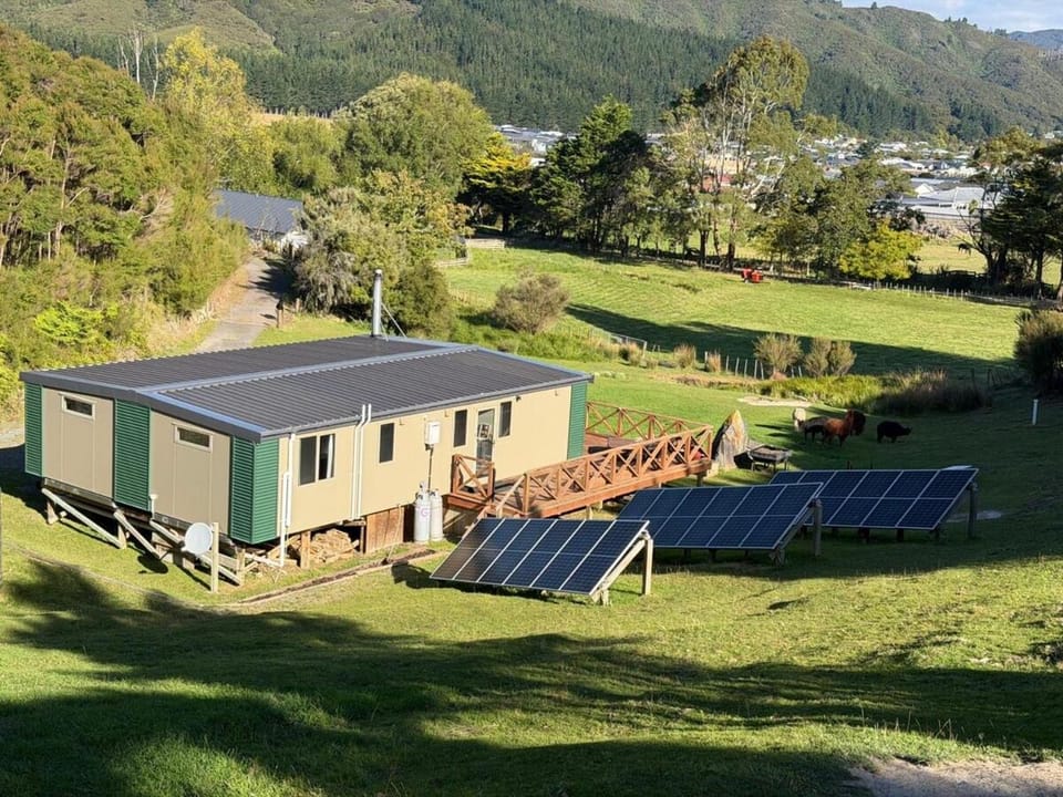 Alpaca Farm Retreat - Peaceful Rural Escape House in Lower Hutt