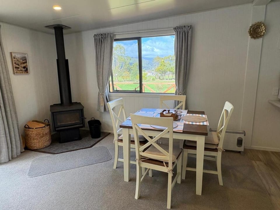 Alpaca Farm Retreat - Peaceful Rural Escape House in Lower Hutt