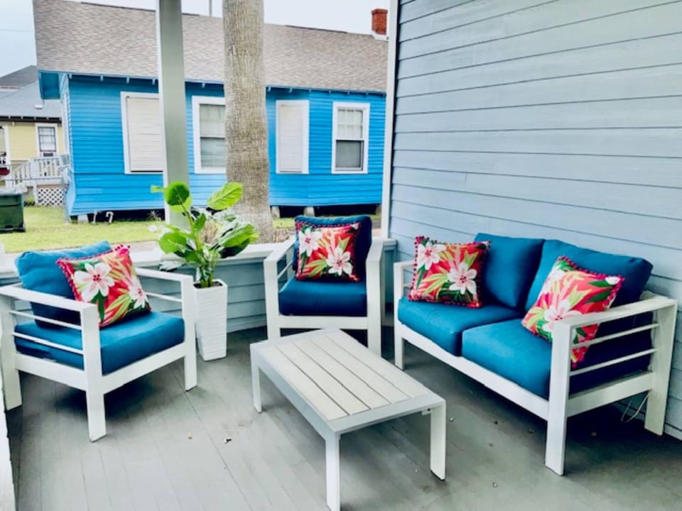 Coastal Cove Near Beach House in Galveston Island