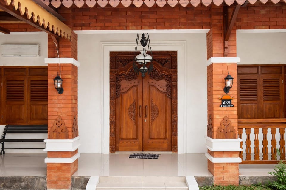 Facade/entrance, Balcony/Terrace