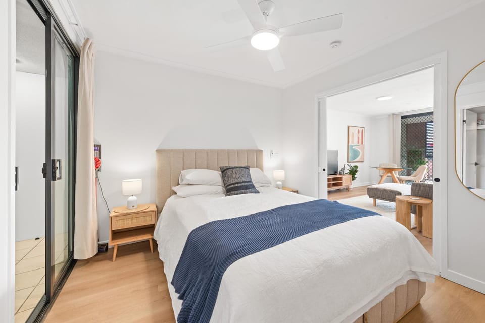 Bed, Kitchen or kitchenette, Photo of the whole room