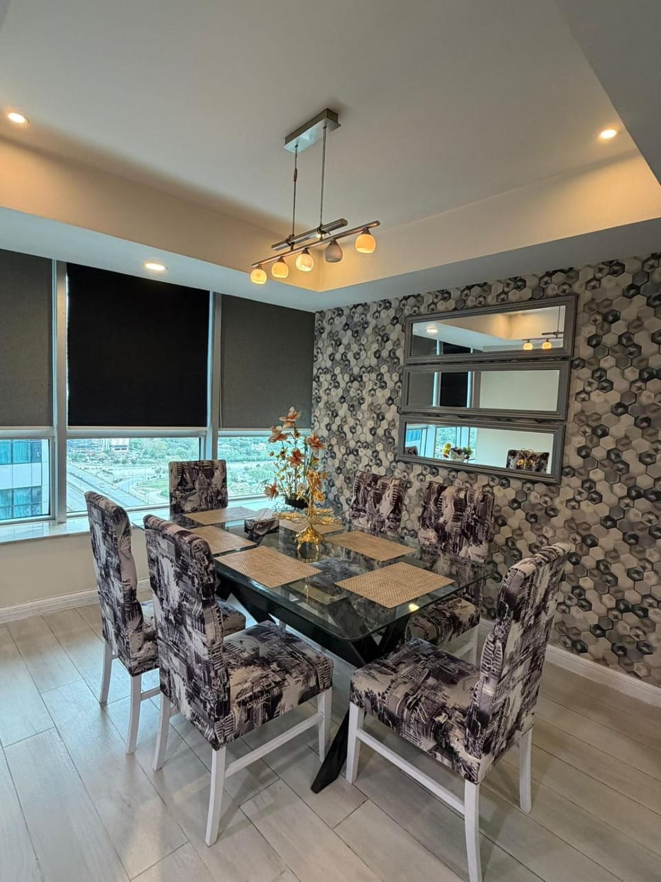 SAB Group Centaurus Luxury 2-Bed Apartment corner city view Queen Bed Mövenpick Breakfast Included apartment in islamabad Bed and Breakfast in Islamabad
