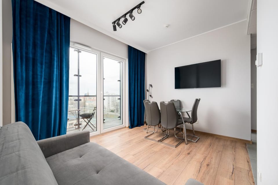 Communal lounge/ TV room, TV and multimedia, Living room, Seating area, Evening entertainment
