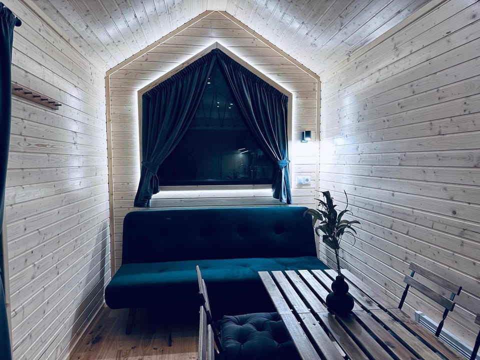 Bed, Living room