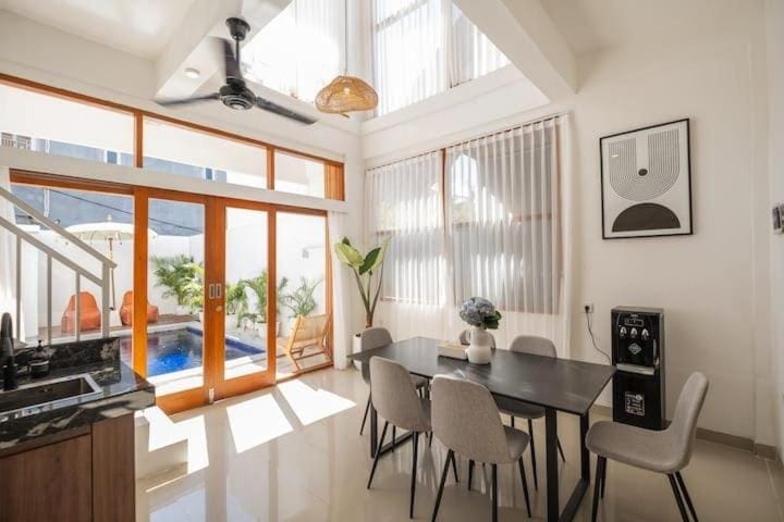 Villa OG Cruz Villa in North Kuta