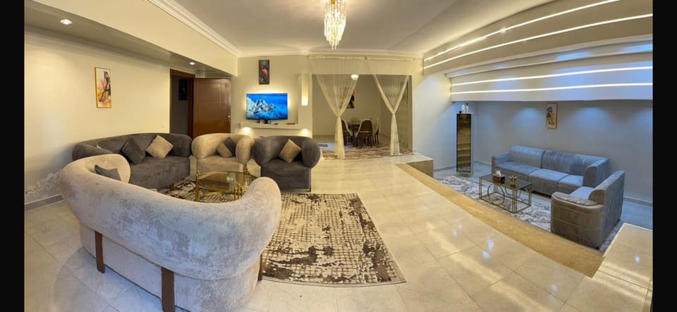 شقة انيقة بخمس غرف Apartment in Egypt