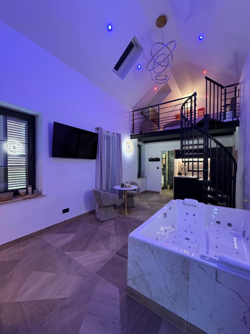 Hot Tub, Living room, Photo of the whole room