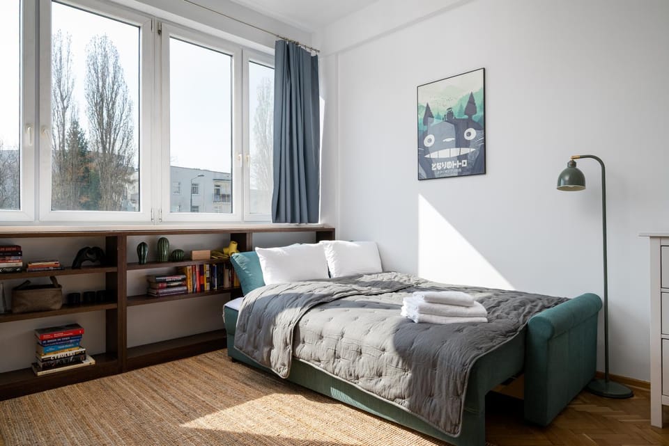Bed, Living room, Photo of the whole room, Seating area, Bedroom, towels