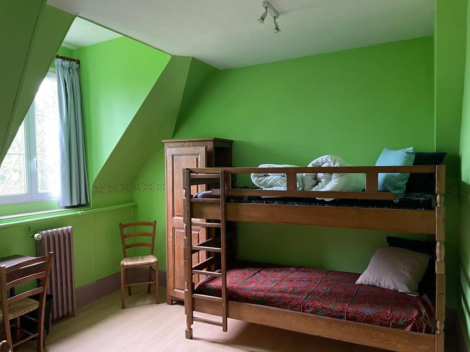 Photo of the whole room, bunk bed