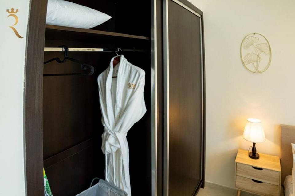 Chic 2BR Oasis - Modern Cozy Luxe Escape Apartment in Abu Dhabi