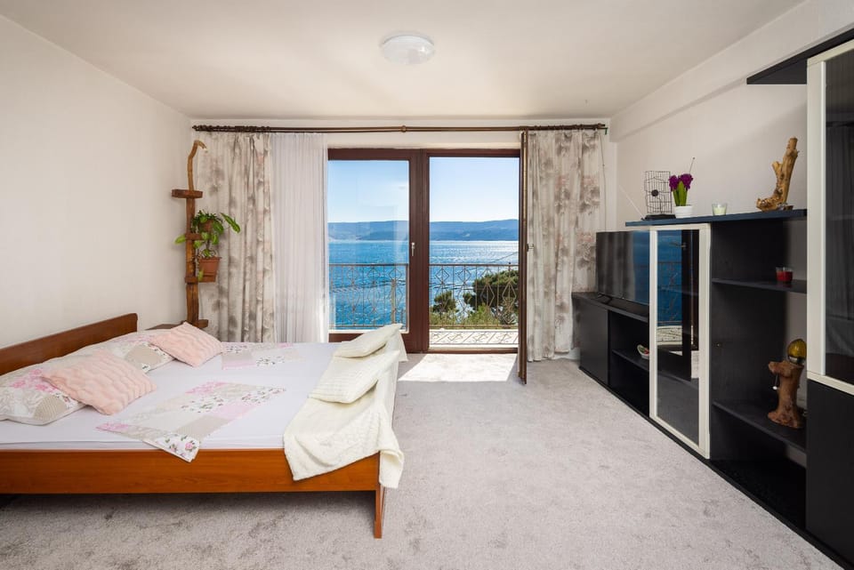 Bed, Sea view