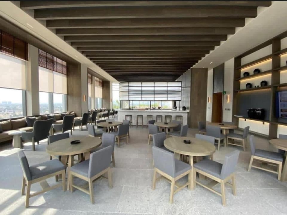 Restaurant/places to eat, Communal lounge/ TV room, TV and multimedia, Lounge or bar, Seating area