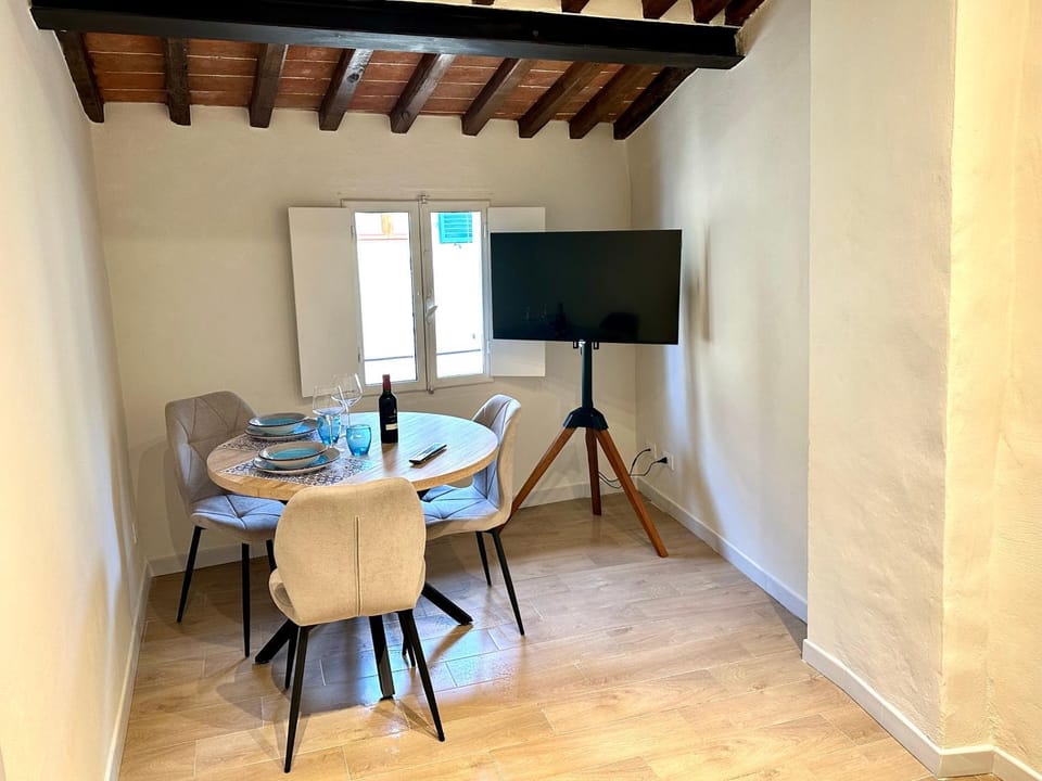 Communal lounge/ TV room, TV and multimedia, Dining area, Evening entertainment