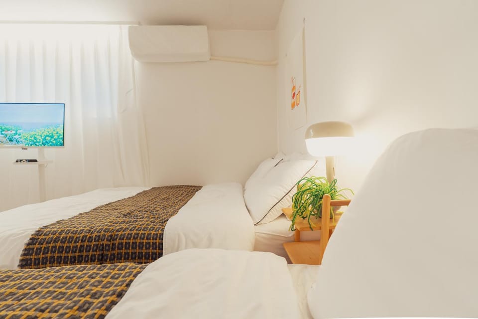 Bed, Bedroom, air conditioner