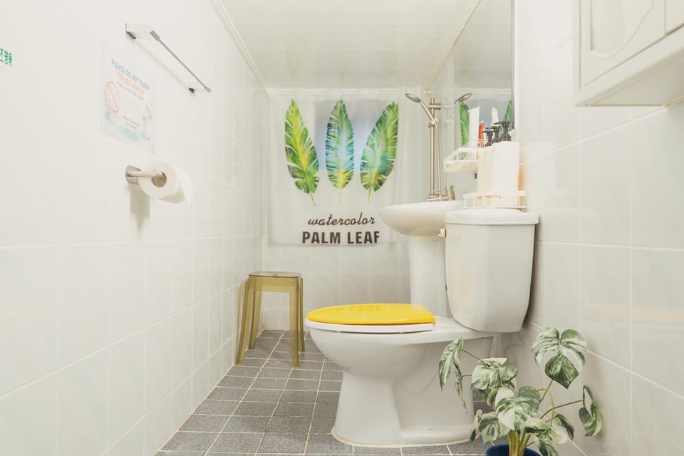 Toilet, Bathroom, towels