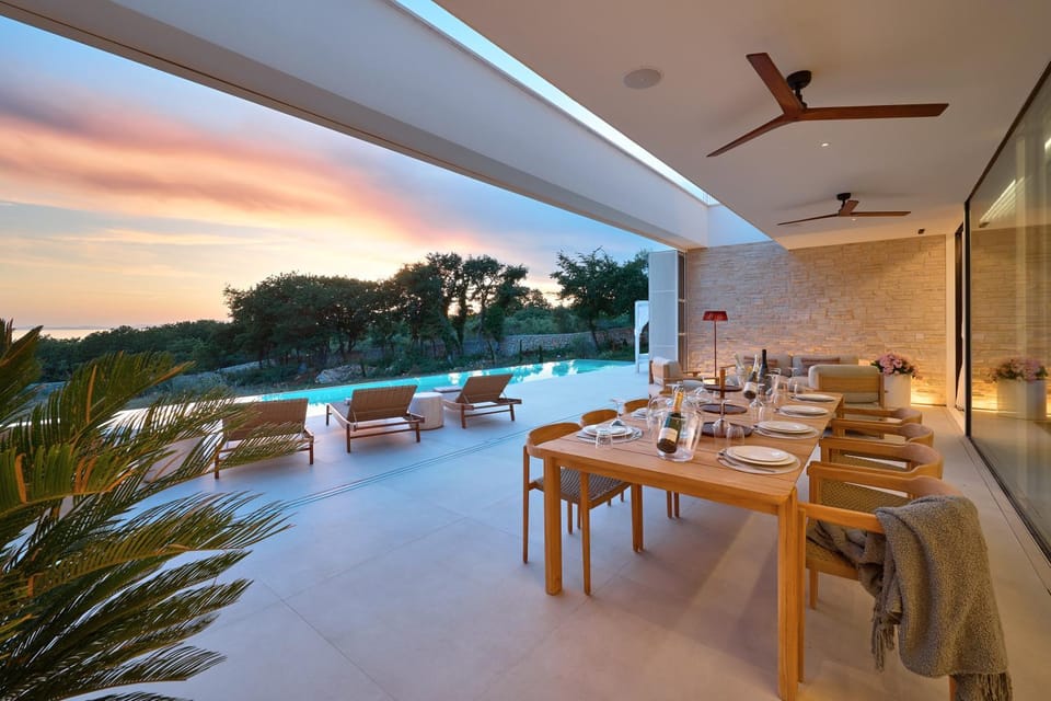 Property building, Restaurant/places to eat