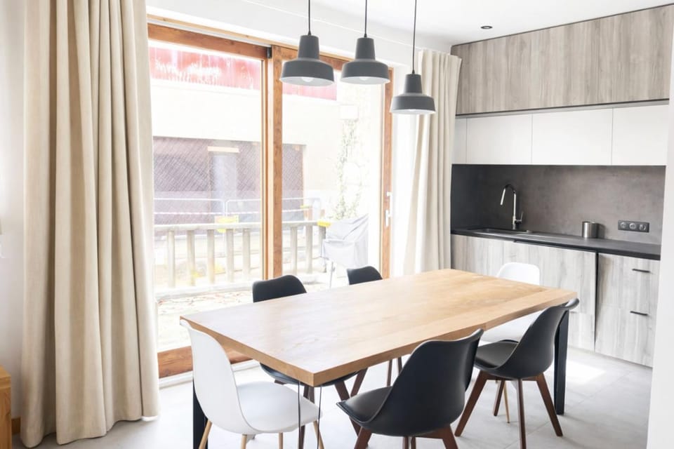 Renovated city center apartment with terrace Apartment in Aix-les-Bains
