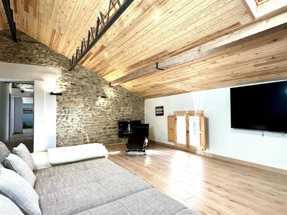 Cal Joanet allotjament a Err, Cerdanya, Puigcerdà Apartment in Catalonia
