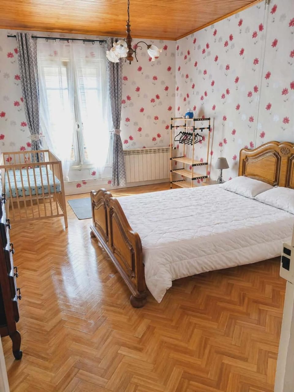 Bed, Photo of the whole room, Bedroom, cot