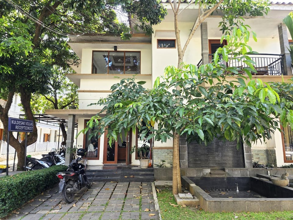 Casa Palma by Ezzego Bed and Breakfast in Bandung