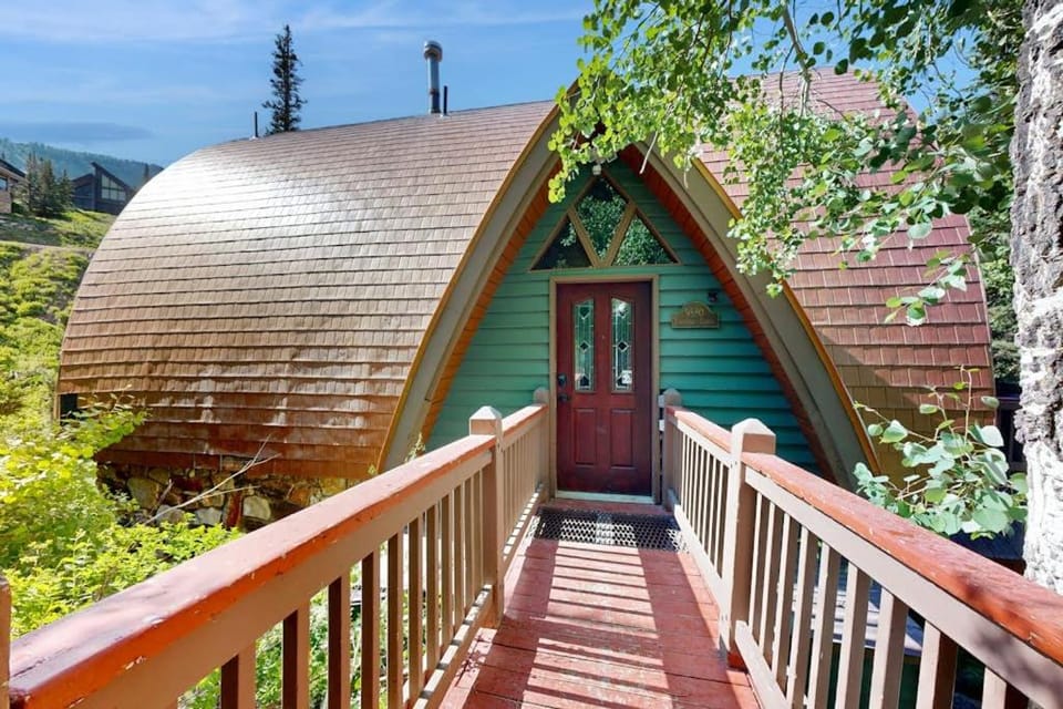 Iconic creekside mountain home with hot tub fireplaces balcony & amazing views House in Alta