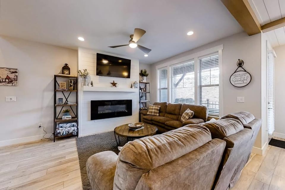 Cozy Park City Escape with Arcade Games - Near Jordanelle Gondola House in Wasatch County