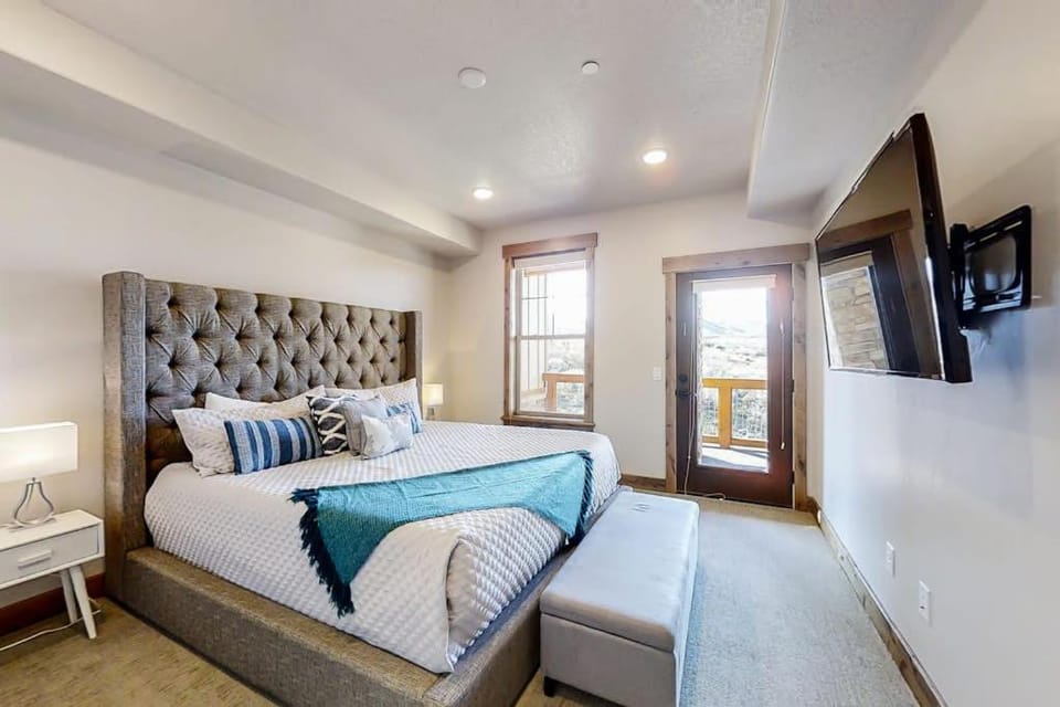 Brand-New Chic Condo - Minutes to Gondola Downtown & Jordanelle Reservoir House in Wasatch County